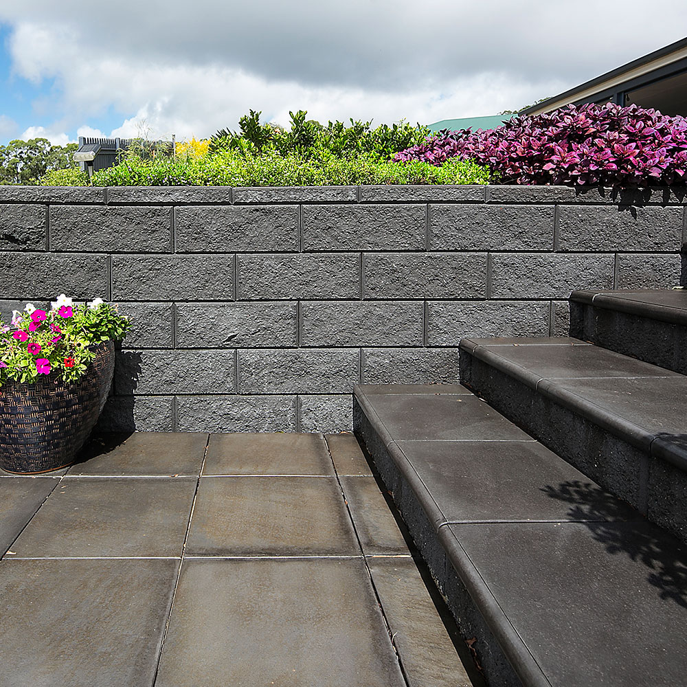 National-Masonry-SQLD-NSW-Retaining-Walls-Modernstone-Charcoal-Hero-1000x100008-1